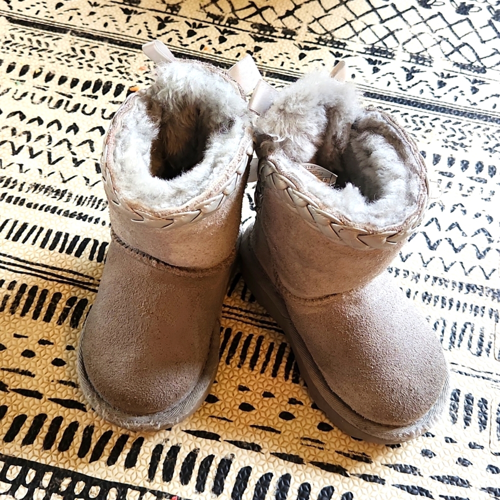 UGG Bailey Bow boots Grey SIZE 6 - Picture 2 of 4